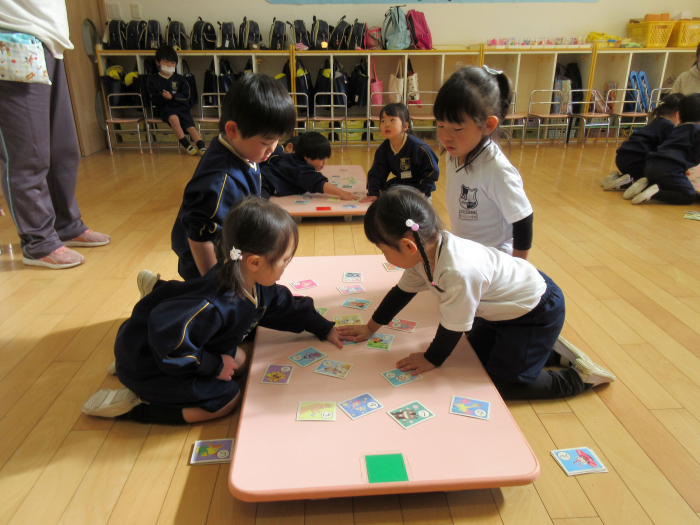 園の様子　かるた取り大会